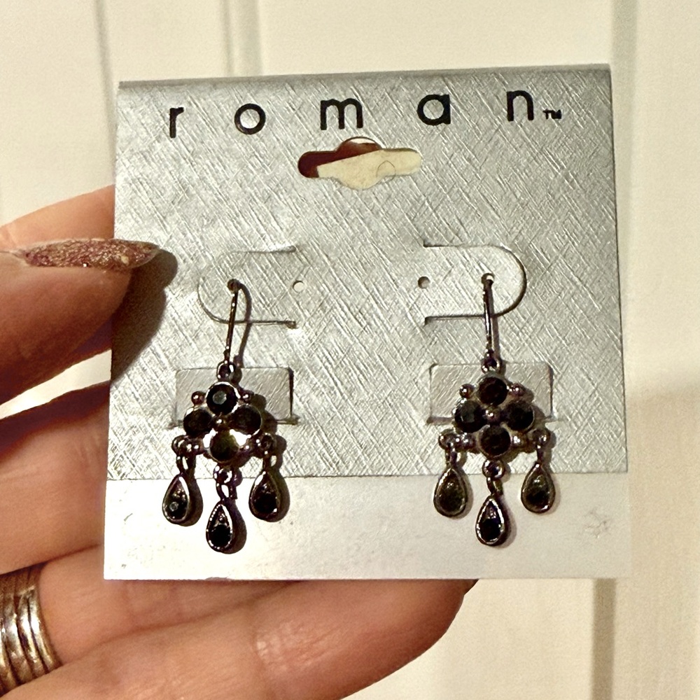 Small black dangle Earrings